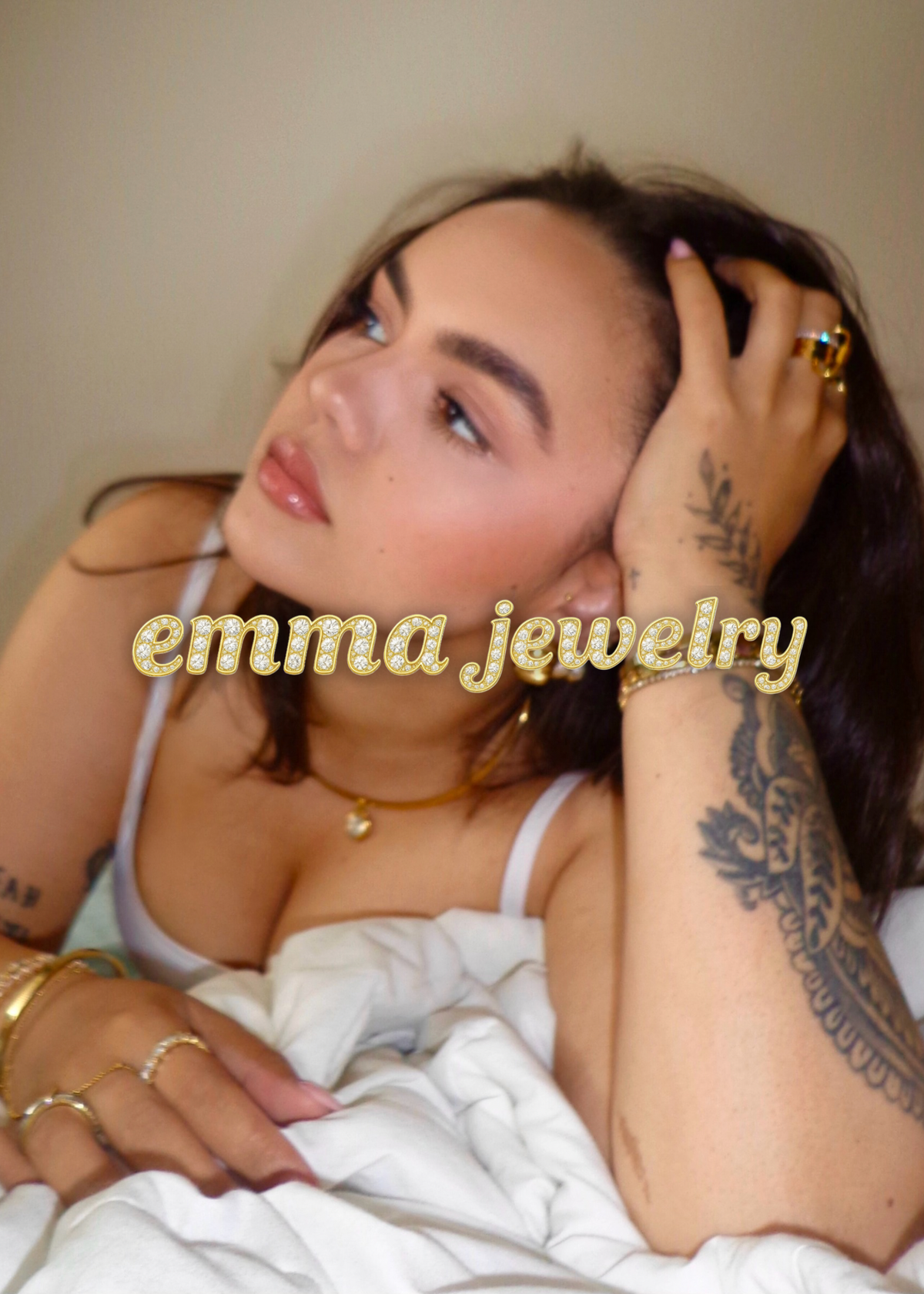 Arraste para o lado para conferir todo o nosso novo Drop - disponível 05/10 em emmajewelry.pt ✨🍸🤌🏻