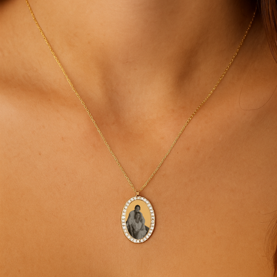 Colar Medalha Brilhantes Personalizável