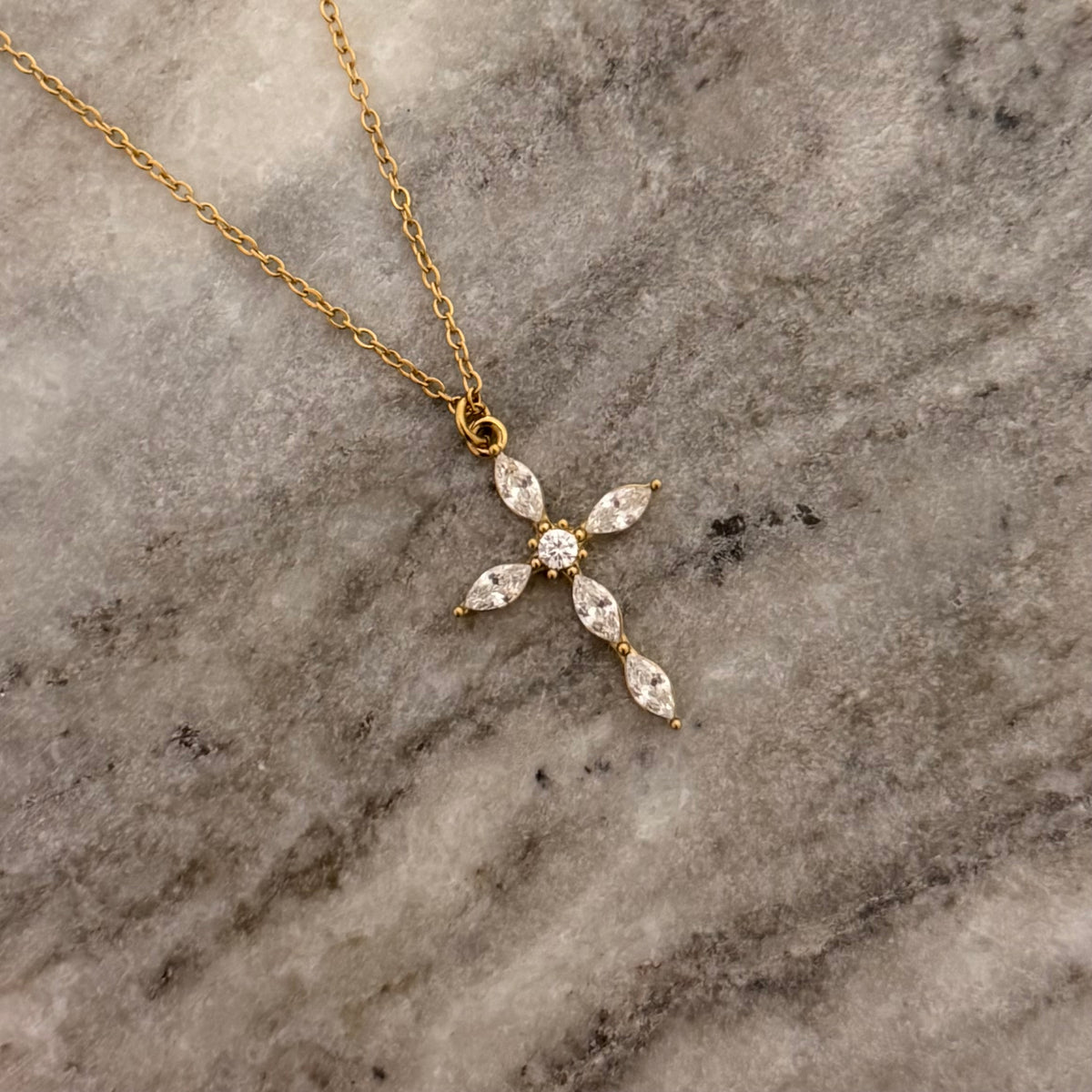 Colar Marquise Cross