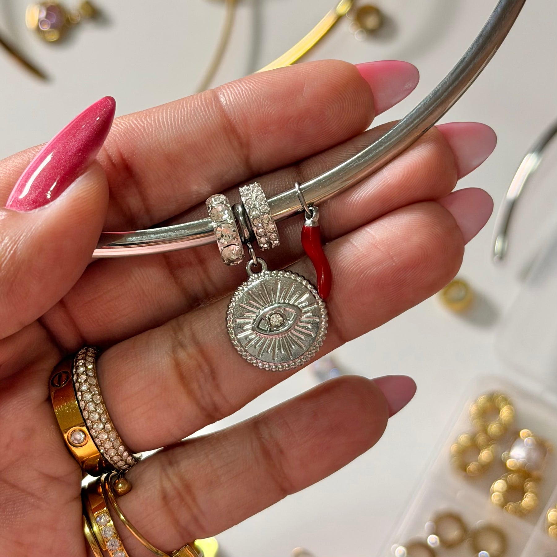 Charm Eye Round
