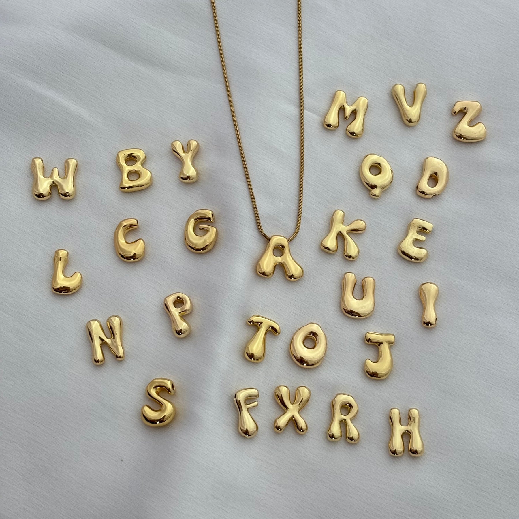 Colar Big Letter